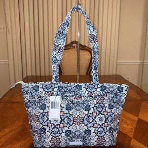 NWT Vera Bradley Mandy Bag Lisbon Medallion